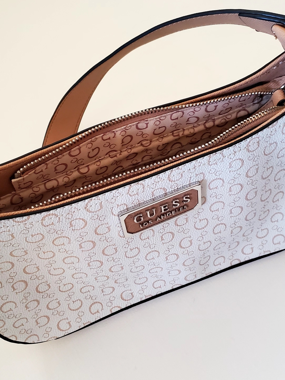 GUESS Cream & Tan Signature Shoulder Bag 10" X 5.5" New - Picture 3 of 9